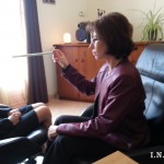 Anne-Christel Romano, la thérapeute énergéticienne et hypnothérapeute pratiquant une séance de thérapie par les mouvements oculaires - INESS